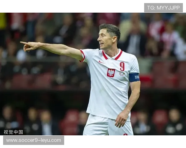 莱万多夫斯基再获世界足球先生！2021年击败梅西蝉联，球迷：万万没想到