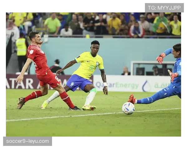 维尼修斯与马丁内利：巴西边锋成长路径分化解析