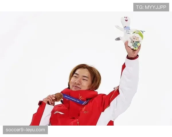 苏翊鸣家里堆满奖牌,冰箱贴都换成金牌了 苏翊鸣家里堆满奖牌,冰箱贴都换成金牌了