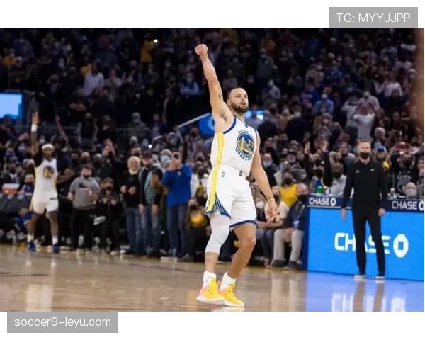 阿里纳斯突破强攻提升效率对比库里三分威胁明显