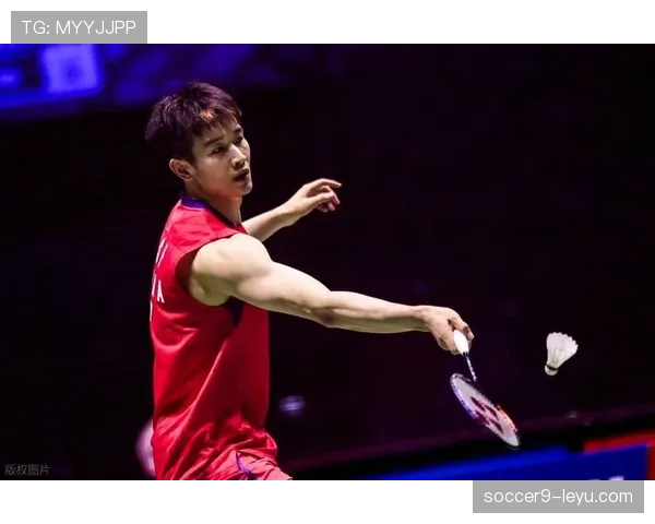 李诗沣训练完直接去奢侈品店刷卡，这自律和花钱的速度一样狠