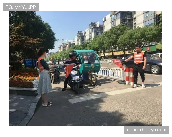 古力买豪车那天，街坊还以为开错了车道呢！